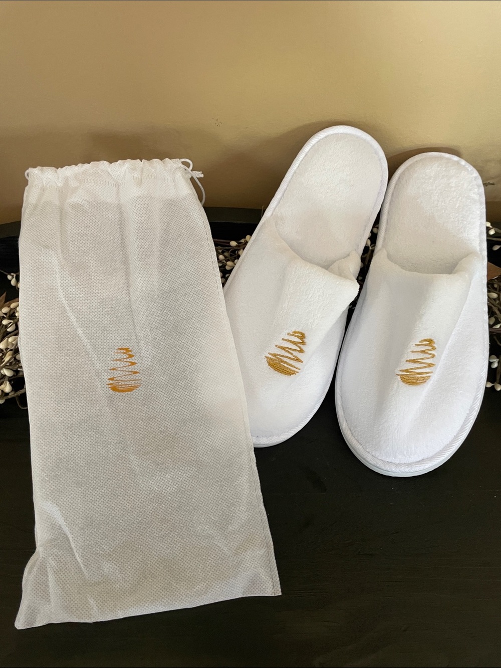 The Watergate Hotel White Embroidered Unisex Spa Slippers with Carry Bag
